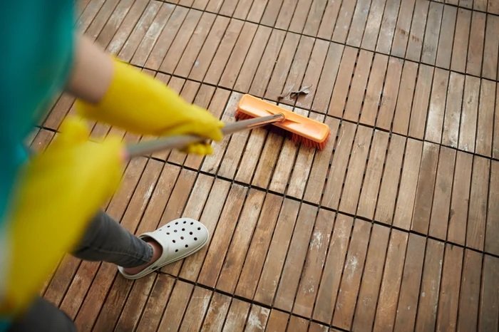 Is Manual Deck Cleaning Effective