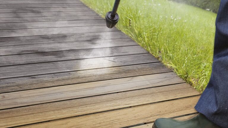 Does Vinegar Kill Algae On Decks