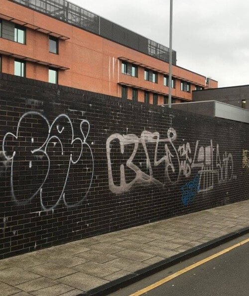 Graffiti removal case 02 before (Bristol)