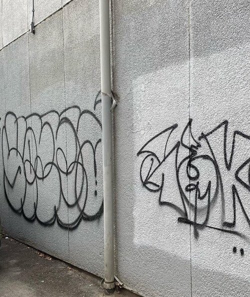 Graffiti removal case 03 before (Bristol)